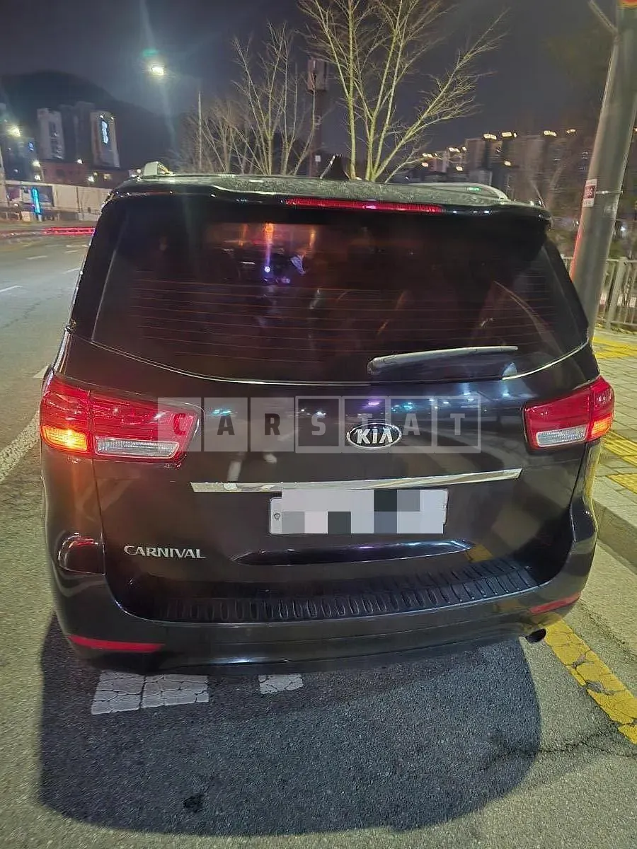 Photo 2 of 8: 2015 Kia Carnivals — Korean insurance auction