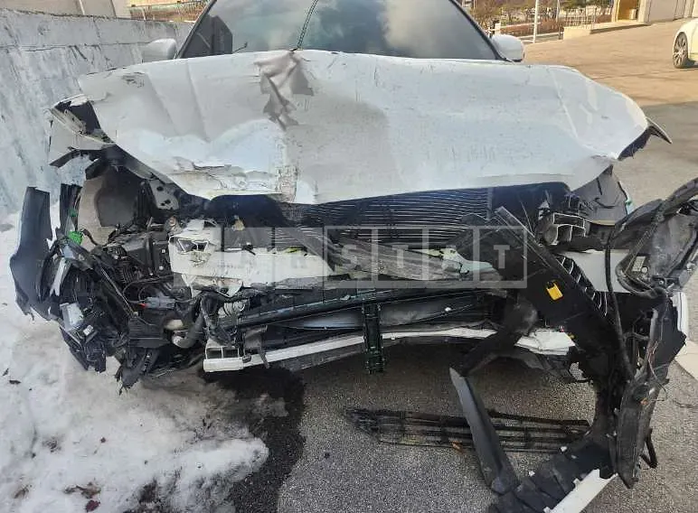 Photo 2 of 6: 2018 Volvo XC60D5 AWD — Korean insurance auction