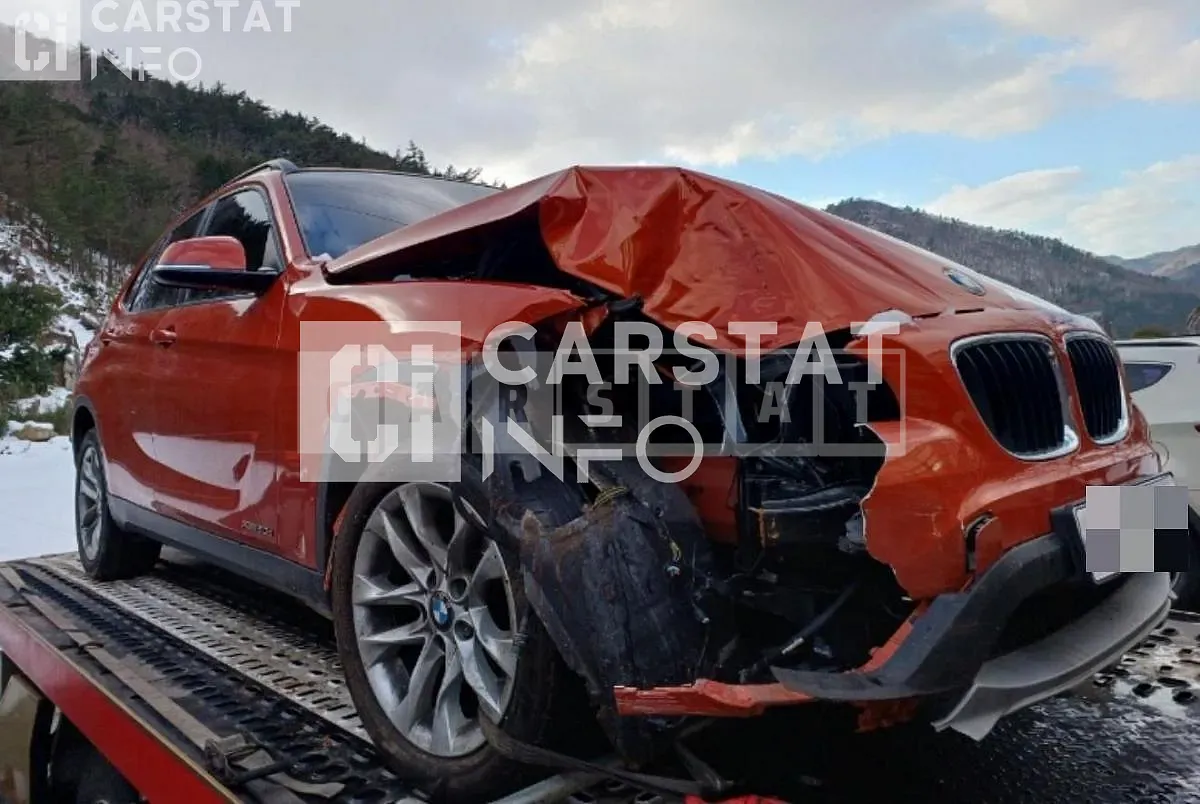 Photo 2 of 4: 2015 BMW X1 xDrive20d, VIN WBAVP9103FVV50290 — Korean insurance auction