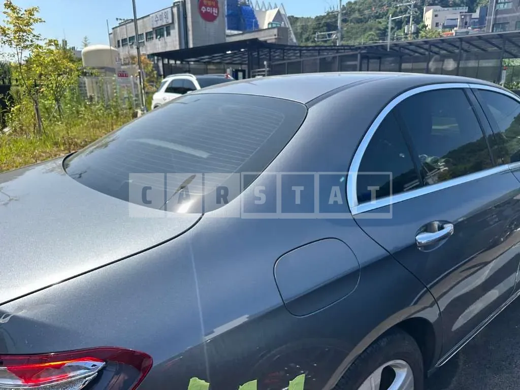 Photo 2 of 29: 2018 Mercedes-Benz E220d 4Matic — Korean insurance auction