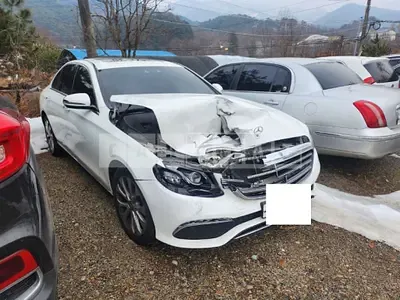 Photo 1 of 9: 2018 Mercedes-Benz E220d, VIN WDDZF0EB5JA438997 — Korean insurance auction