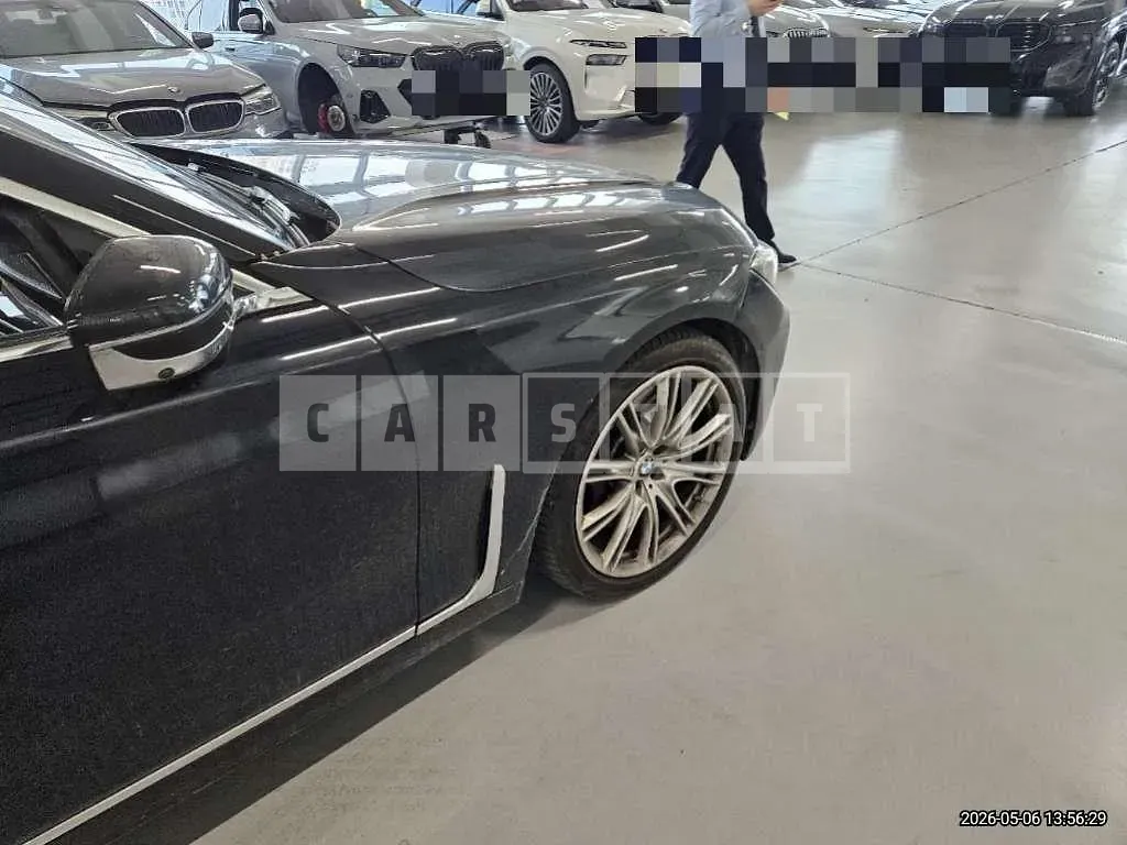 Photo 2 of 9: 2020 BMW M760Li xDrive — Korean insurance auction