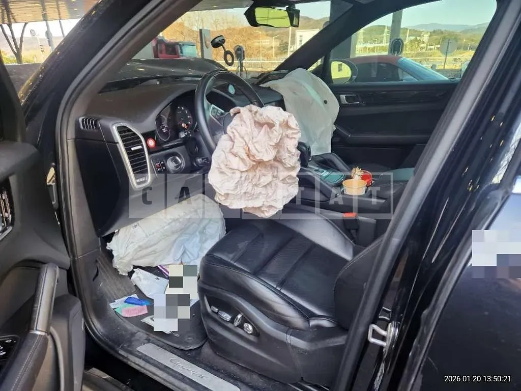 Photo 2 of 9: 2021 Porsche Cayenne — Korean insurance auction