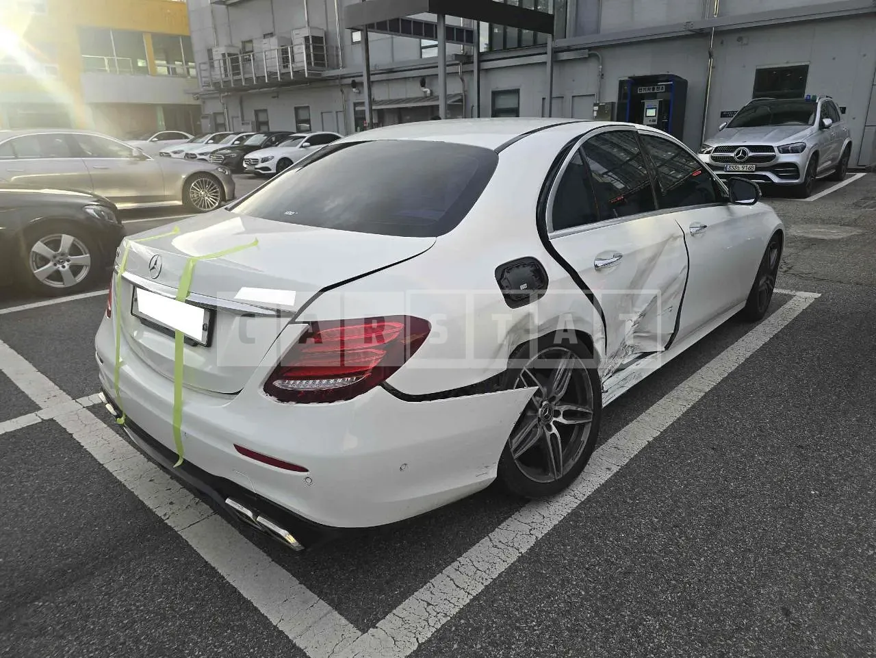 Photo 2 of 15: 2019 Mercedes-Benz E300, VIN WDDZF4JB3KA638047 — Korean insurance auction