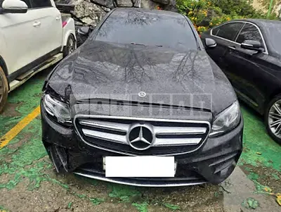Photo 1 of 10: 2019 Mercedes-Benz E300 — Korean insurance auction