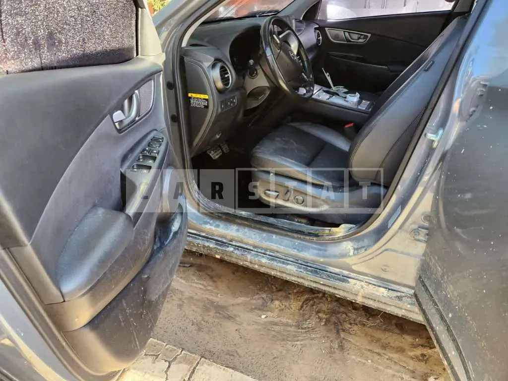 Photo 2 of 5: 2019 Hyundai Kona Electric, VIN KMHK381GFKU039313 — Korean insurance auction