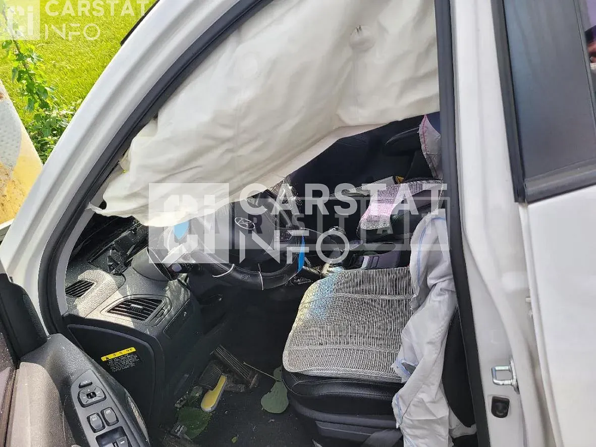 Photo 2 of 6: 2014 Hyundai Tucson — Korean insurance auction