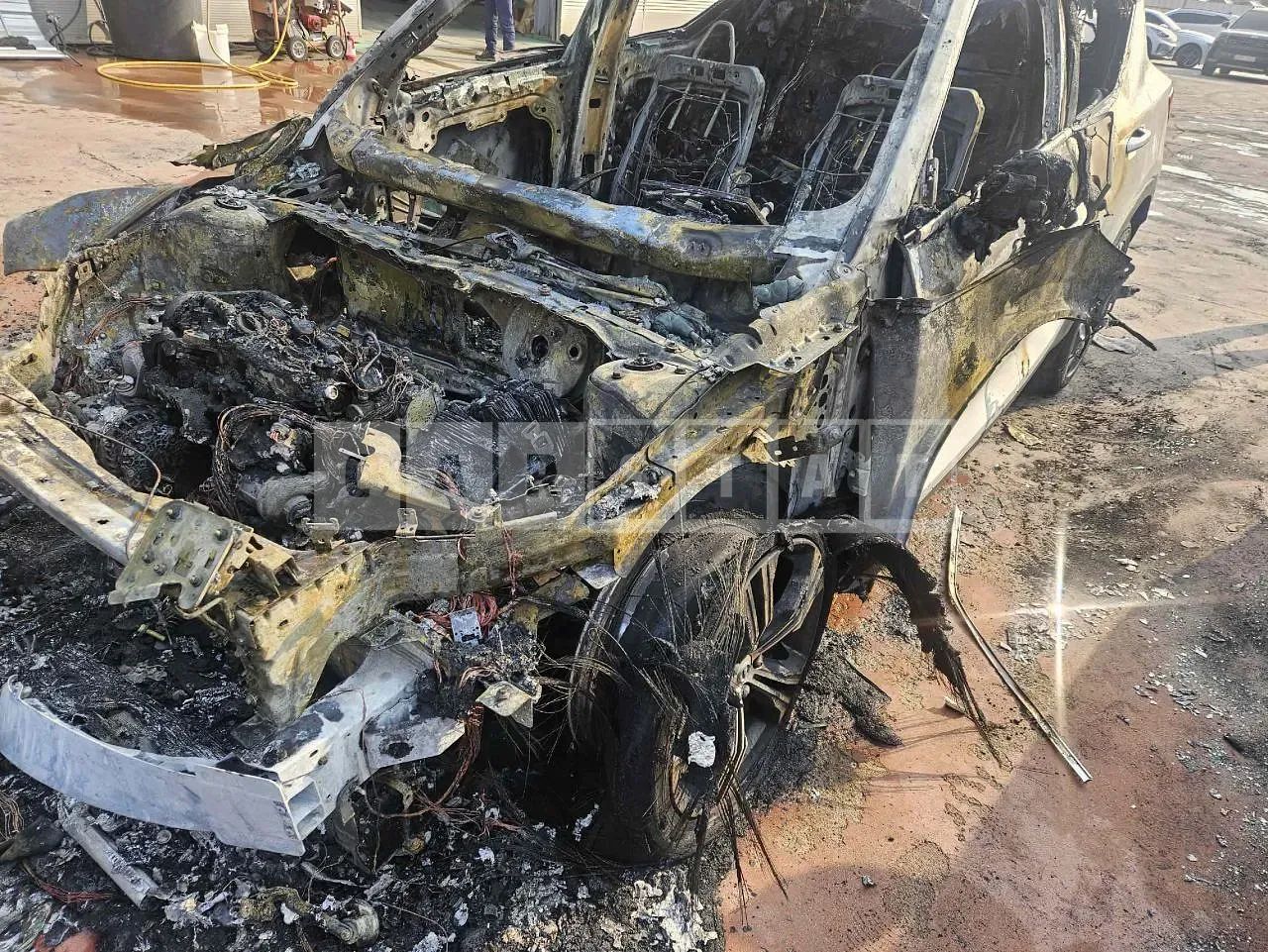 Photo 2 of 11: 2018 Volvo XC40T4, VIN YV1XZACACK2092423 — Korean insurance auction