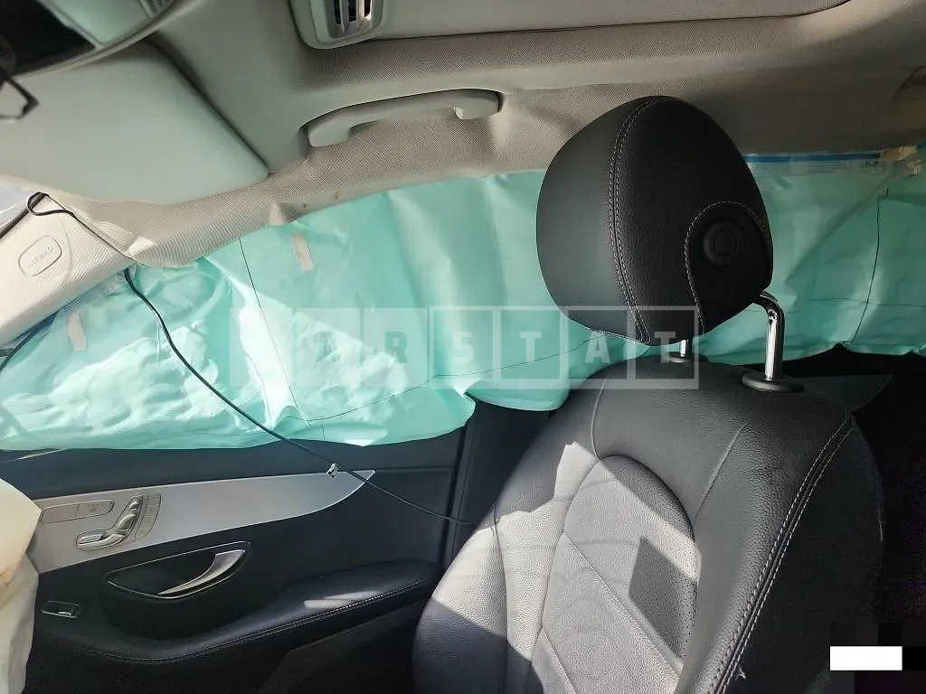 Photo 2 of 15: 2016 Mercedes-Benz C220 d — Korean insurance auction