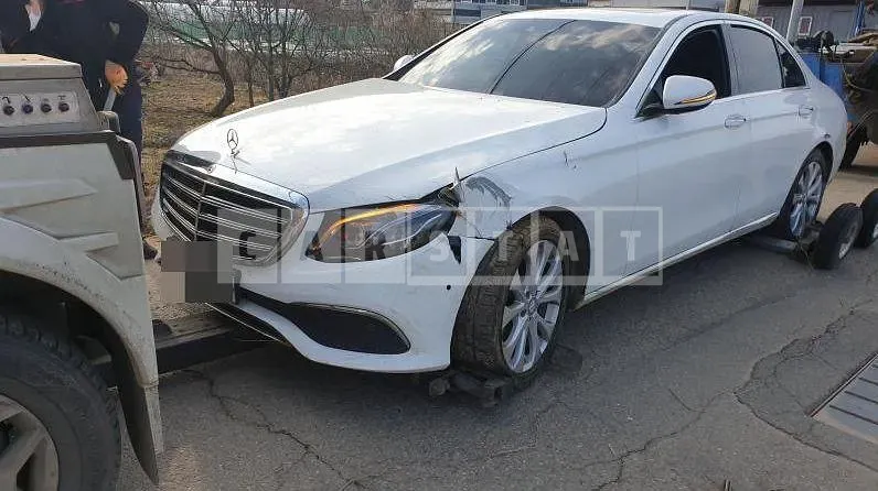Photo 2 of 12: 2017 Mercedes-Benz E220 d 4Matic — Korean insurance auction
