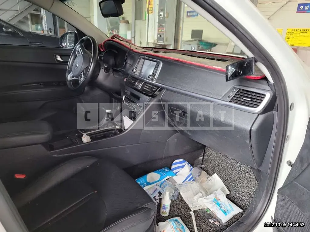 Photo 2 of 13: 2017 Kia K5, VIN KNAGU416BHA120282 — Korean insurance auction