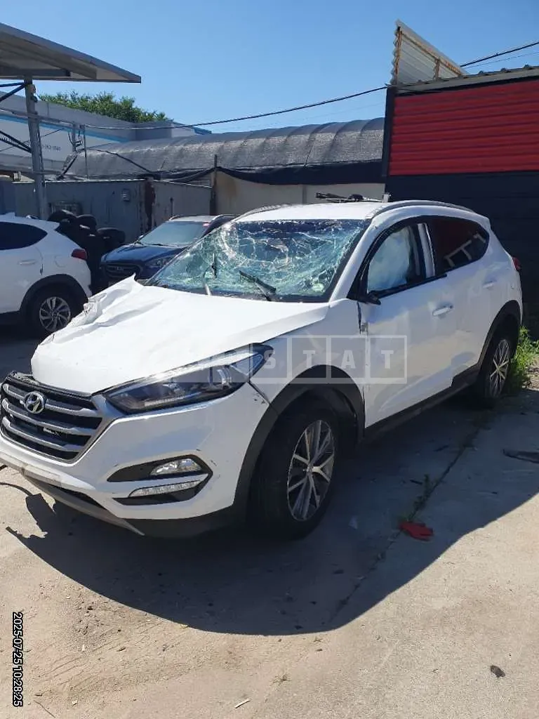 Photo 2 of 5: 2017 Hyundai Tucson TL — Korean insurance auction