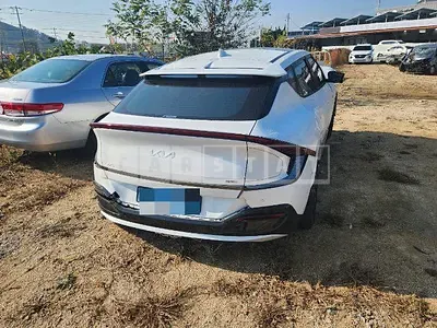 Photo 1 of 32: 2022 Kia EV6 4WD, VIN KNAC581CPNA041536 — Korean insurance auction