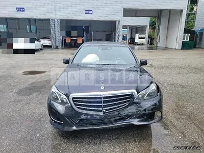 Photo 1 of 18: 2015 Mercedes-Benz E300, VIN WDDHF5FB8FB162579 — Korean insurance auction