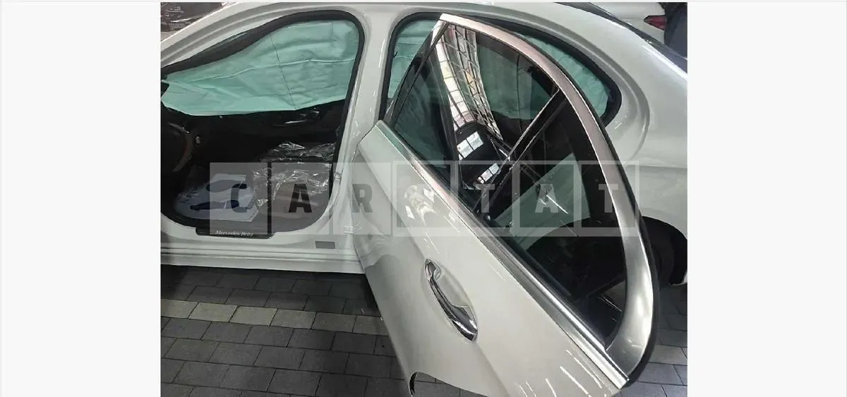 Photo 2 of 30: 2016 Mercedes-Benz E220 d — Korean insurance auction