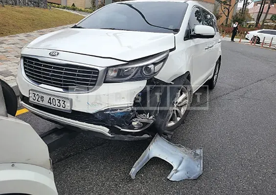 Photo 2 of 7: 2018 Kia Carnival Limousine — Korean insurance auction