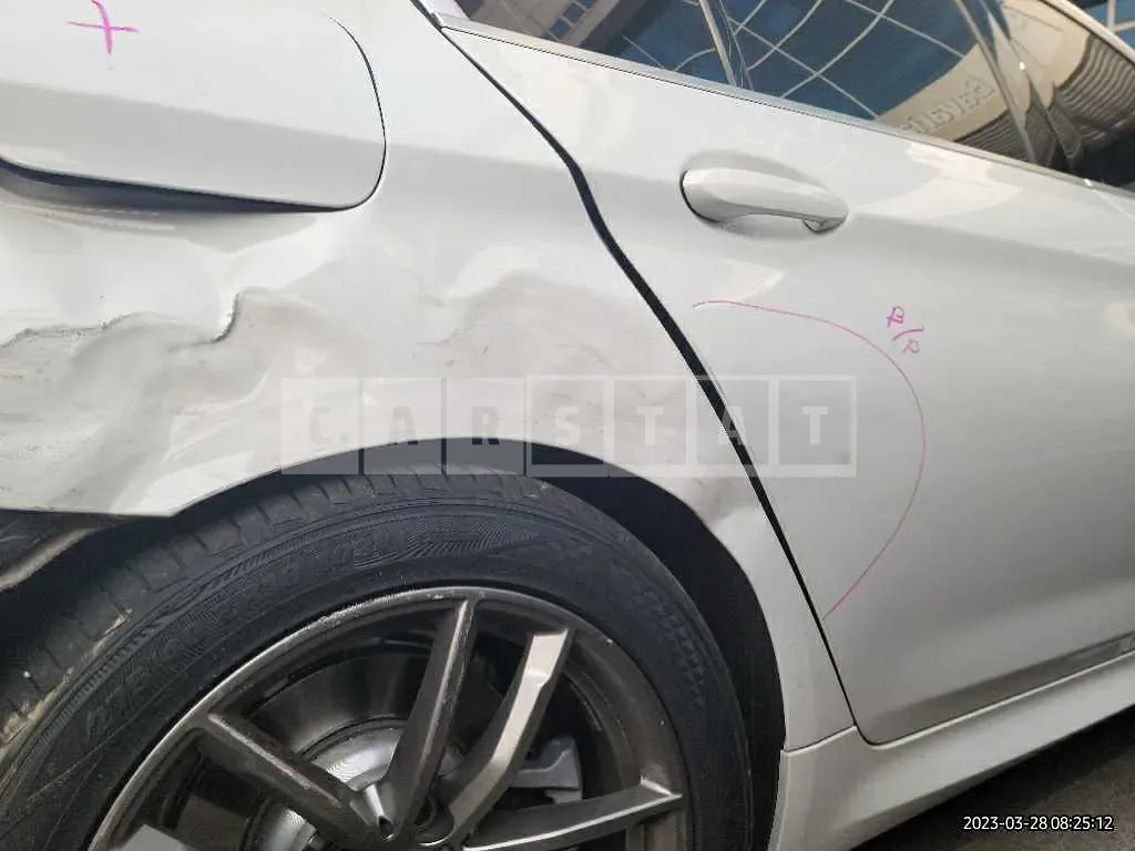 Photo 2 of 33: 2020 BMW 520d, VIN WBAJF3104LCD51502 — Korean insurance auction