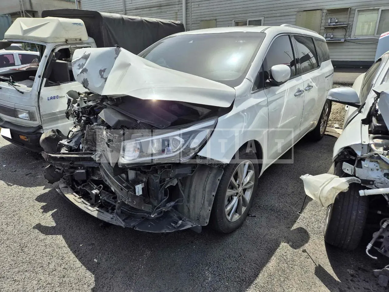 Photo 2 of 13: 2019 Kia Carnival, VIN KNAMC81ABKS604985 — Korean insurance auction