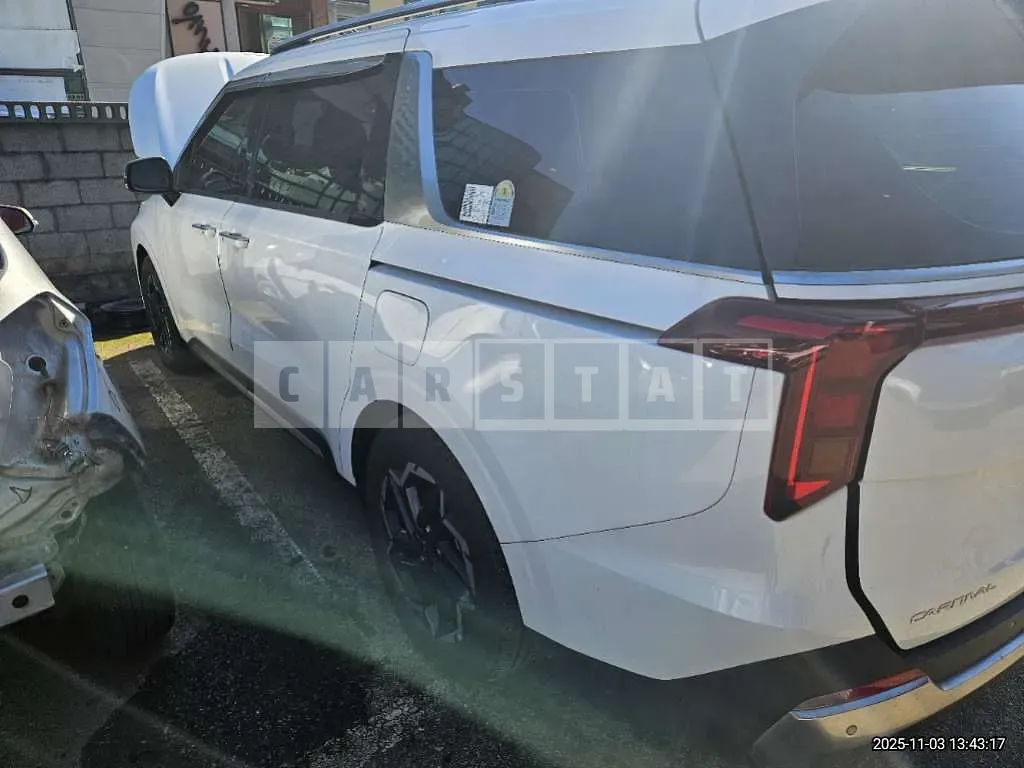 Photo 2 of 7: 2024 Kia Carnivals — Korean insurance auction