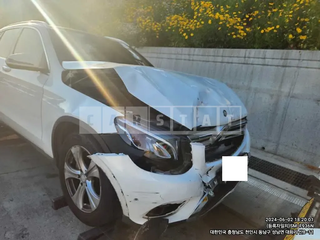 Photo 2 of 11: 2017 Mercedes-Benz GLC220d 4Matic — Korean insurance auction