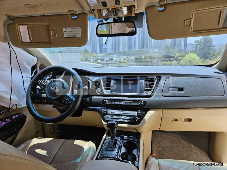 Photo 2 of 10: 2016 Kia Carnival Limousine — Korean insurance auction