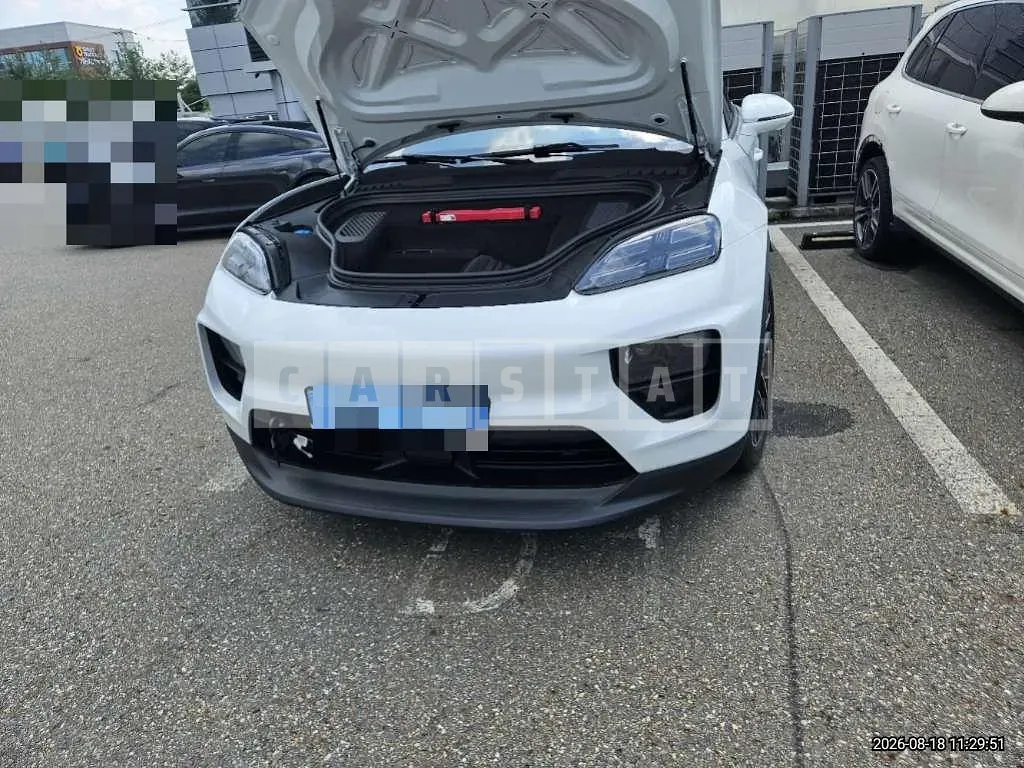 Photo 2 of 24: 2025 Porsche Macan 4S — Korean insurance auction