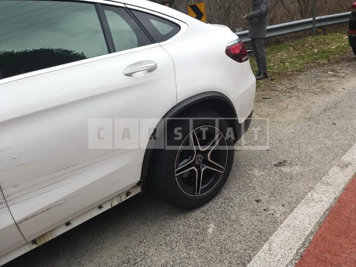 Photo 2 of 16: 2023 Mercedes-Benz GLC300 4Matic Coupe, VIN W1N0J8EB5PG146569 — Korean insurance auction