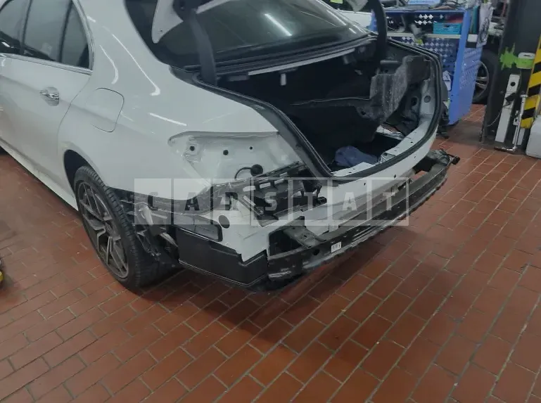 Photo 2 of 9: 2021 Mercedes-Benz E220 d 4Matic, VIN W1KZF0FB5MA935180 — Korean insurance auction