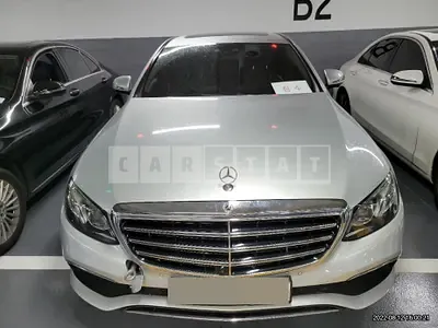 Photo 1 of 17: 2018 Mercedes-Benz Subsubbenz E300 4Matic — Korean insurance auction