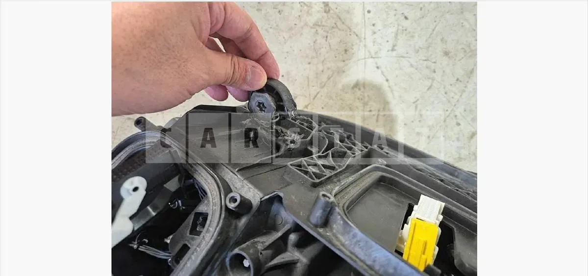 Photo 2 of 3: 2018 Mercedes-Benz (parts) E220 d Headlamp — Korean insurance auction