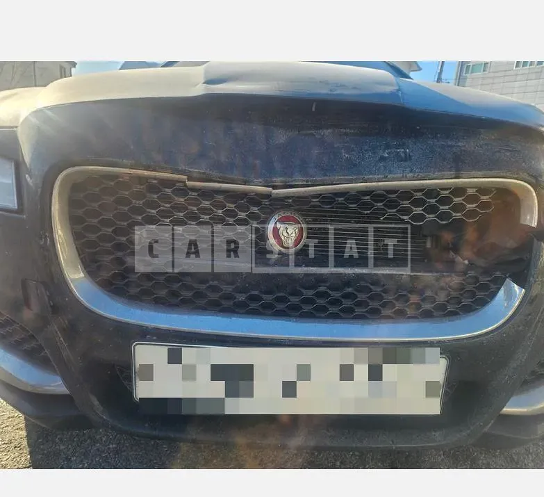 Photo 2 of 12: 2018 Jaguar XF 20d — Korean insurance auction