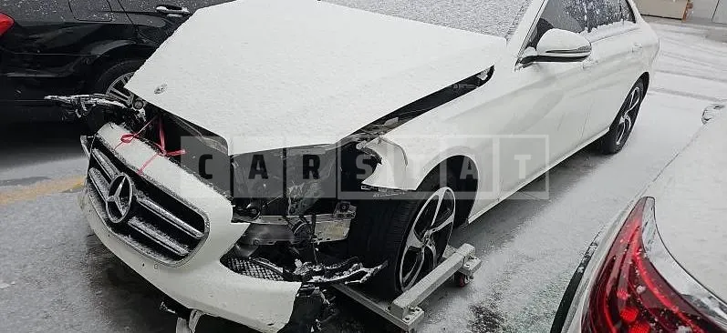 Photo 2 of 20: 2020 Mercedes-Benz E250 — Korean insurance auction