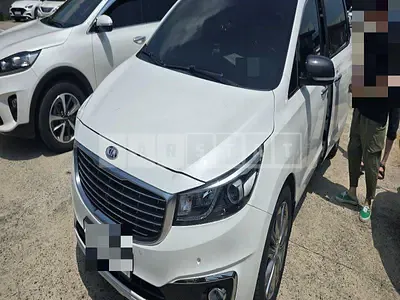 Photo 1 of 12: 2018 Kia Carnivals — Korean insurance auction