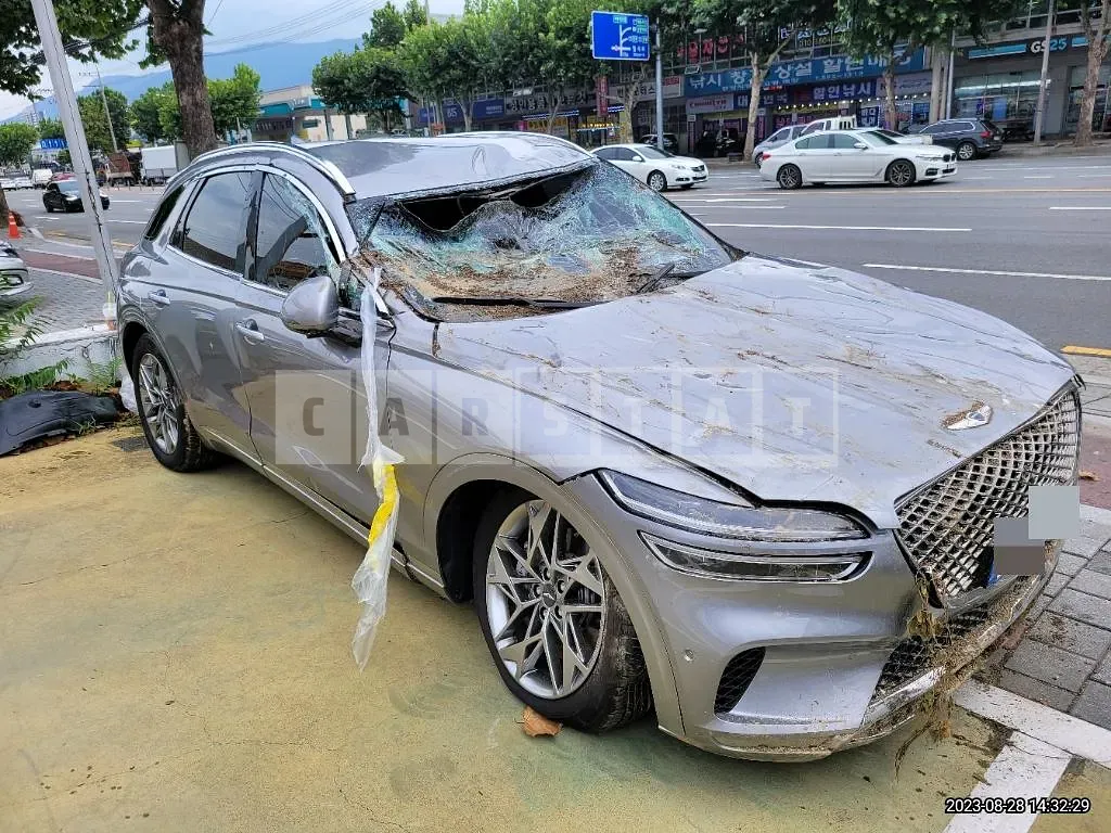 Photo 2 of 11: 2023 Genesis GV70 2.5T — Korean insurance auction