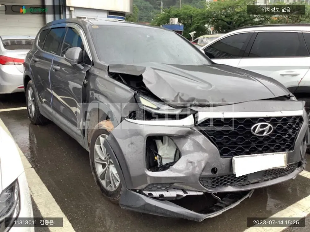 Photo 2 of 18: 2019 Hyundai Santa Fe, VIN KMHS281ABKU157923 — Korean insurance auction