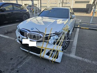 Photo 1 of 10: 2022 BMW 320e — Korean insurance auction