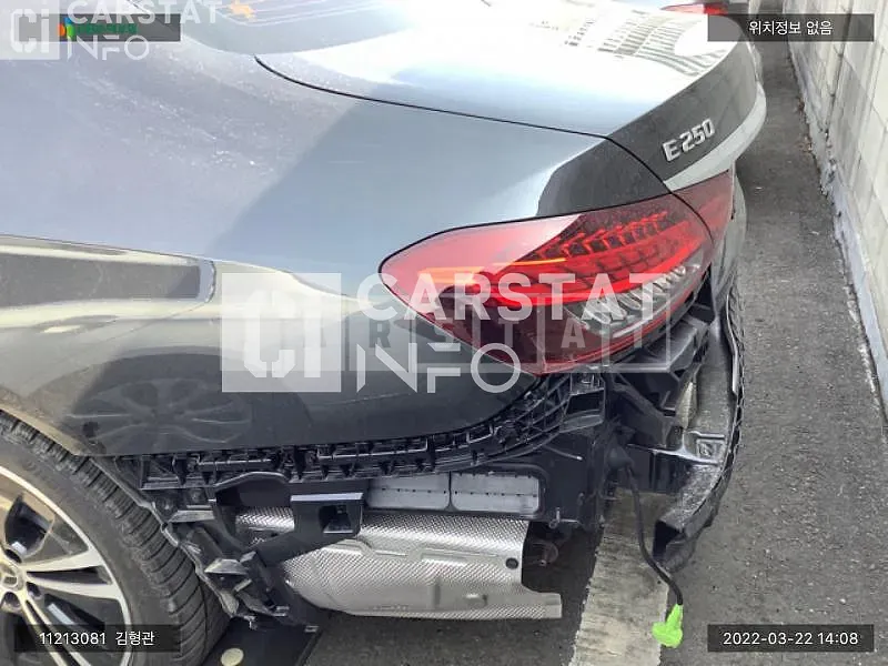 Photo 2 of 11: 2022 Mercedes-Benz E250, VIN W1KZF4FBXNB020313 — Korean insurance auction