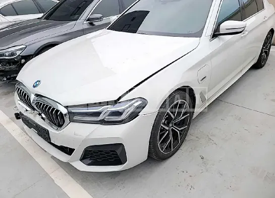 Photo 2 of 18: 2022 BMW 530e, VIN WBA51AG0XNCJ31051 — Korean insurance auction