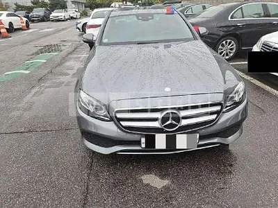 Photo 1 of 19: 2017 Mercedes-Benz E220 d — Korean insurance auction