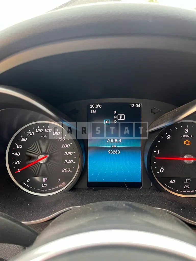 Photo 2 of 11: 2018 Mercedes-Benz C220 d — Korean insurance auction