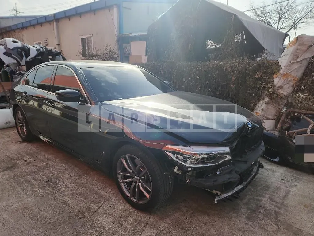 Photo 2 of 5: 2018 BMW 520d M Sport Pkg. (2017 Variant, VIN WBAJC3102JWB79944 — Korean insurance auction