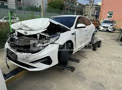 Photo 1 of 4: 2020 Kia K5 — Korean insurance auction