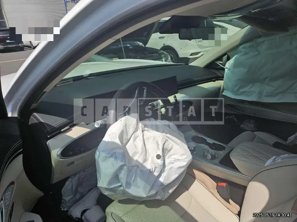 Photo 2 of 11: 2025 Genesis GV70 — Korean insurance auction