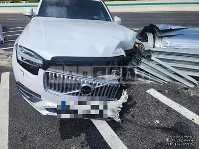Photo 1 of 13: 2021 Volvo XC90T8 AWD — Korean insurance auction
