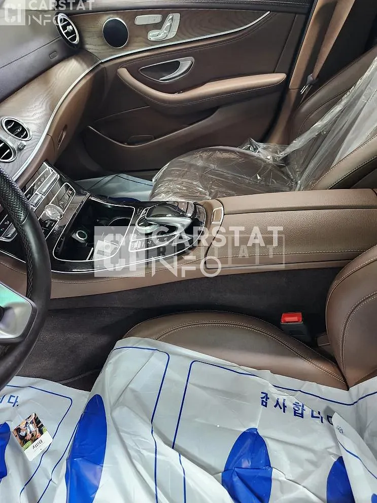 Photo 2 of 19: 2018 Mercedes-Benz E220 d 4Matic — Korean insurance auction