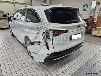 Photo 1 of 21: 2023 Toyota Sienna Hybrid 2WD, VIN 5TDGRKEC8PS166616 — Korean insurance auction