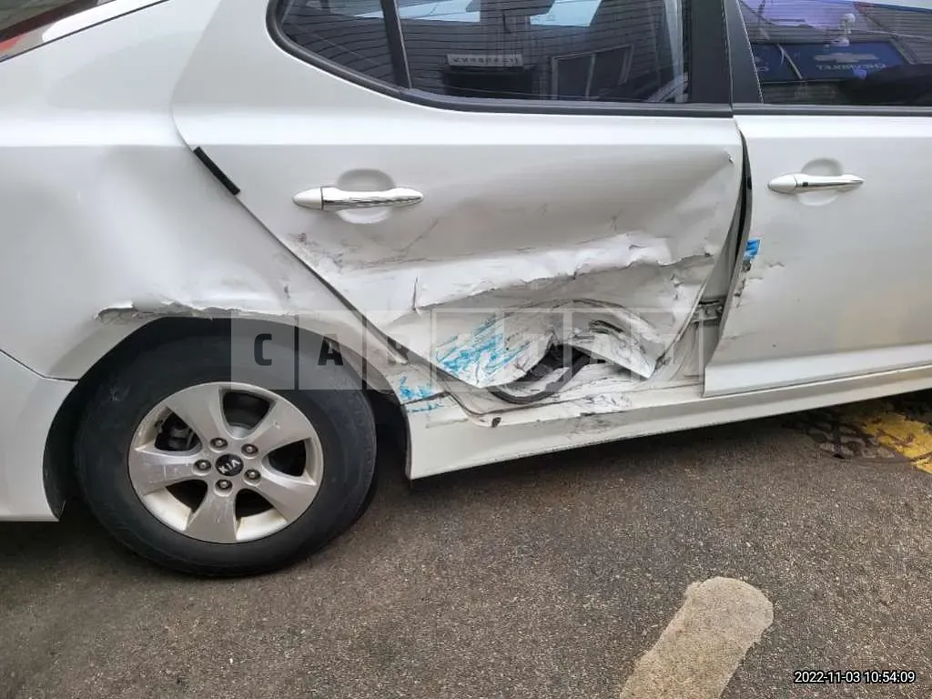 Photo 2 of 14: 2015 Kia K5, VIN KNAGN418BFA555285 — Korean insurance auction