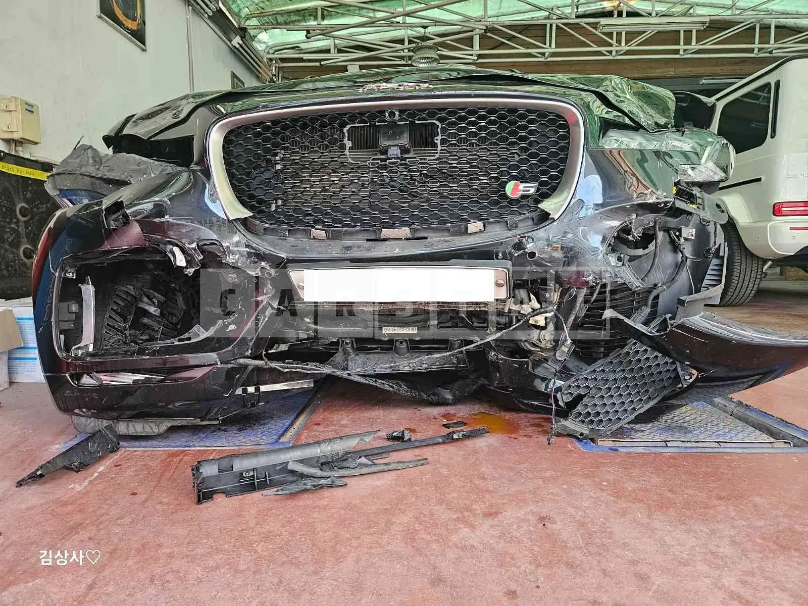 Photo 2 of 7: 2019 Jaguar F-Pace 30d, VIN SADCA2BK0KA352677 — Korean insurance auction