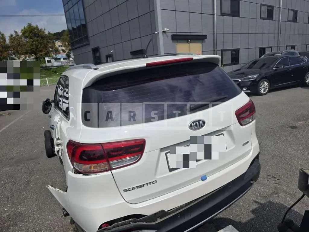 Photo 2 of 12: 2015 Kia Sorento 2.0 — Korean insurance auction