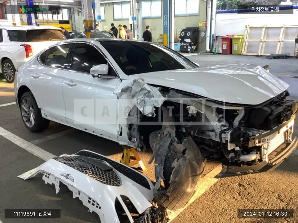Photo 2 of 11: 2022 Genesis G70, VIN KMTG341ABNU101264 — Korean insurance auction